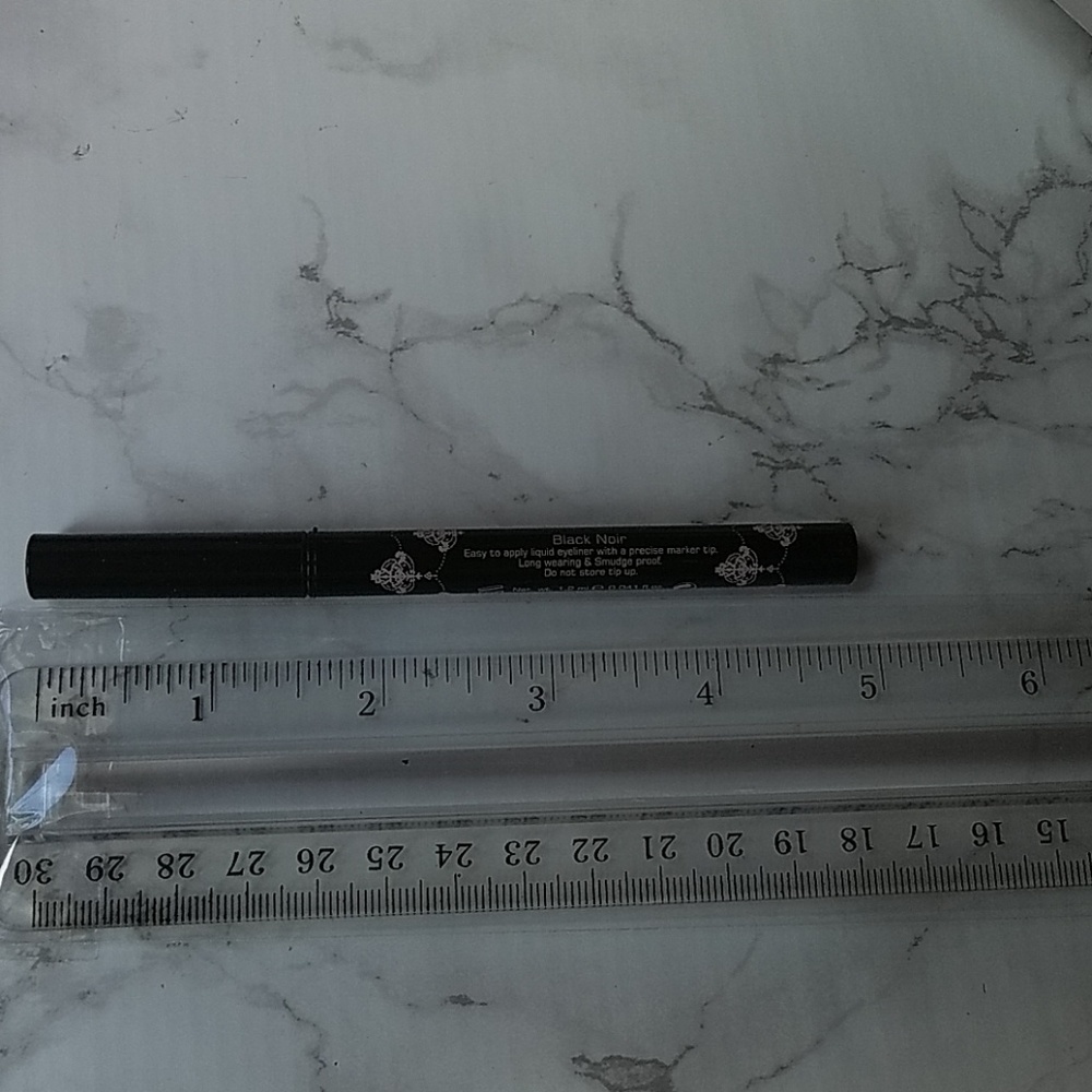 Girlactik black precise eyeliner felt tip marker - Picture 4 of 7